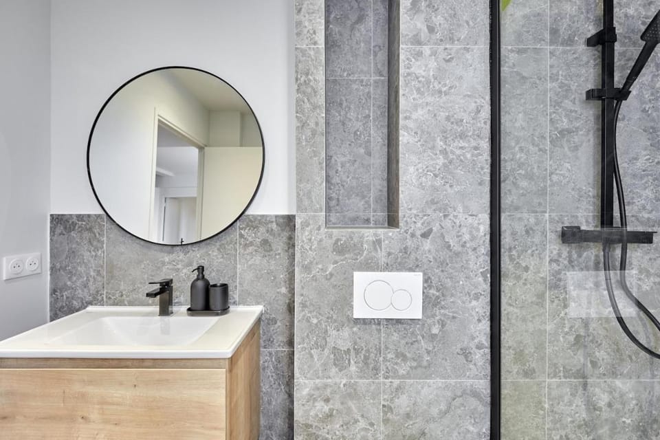 Spacious 3 Bedroom Apartment - Luxe Trocadero Apartment in Paris