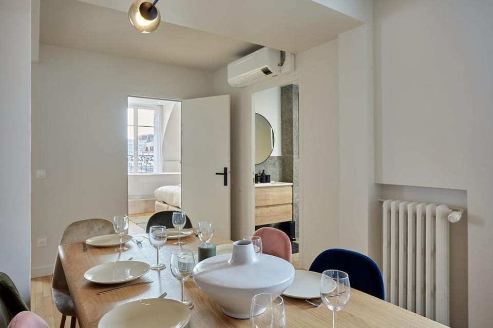 Spacious 3 Bedroom Apartment - Luxe Trocadero Apartment in Paris