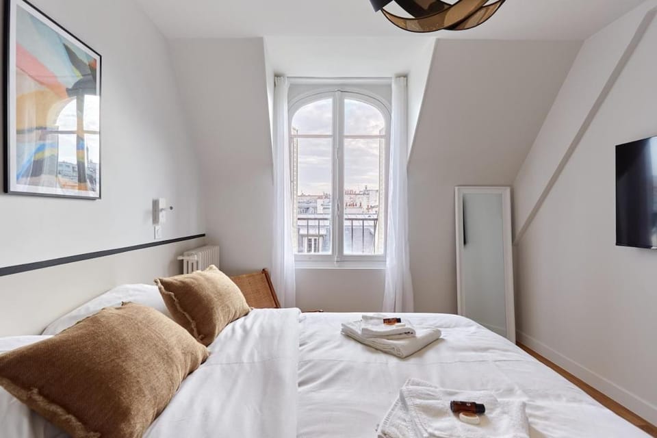 Spacious 3 Bedroom Apartment - Luxe Trocadero Apartment in Paris