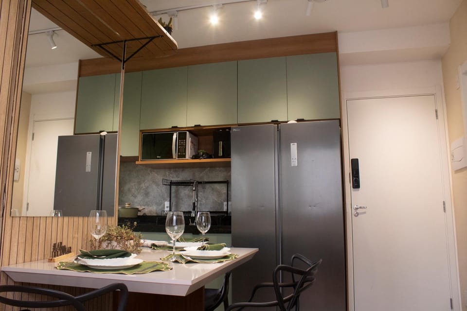 Kitchen or kitchenette, Dining area, minibar, wardrobe