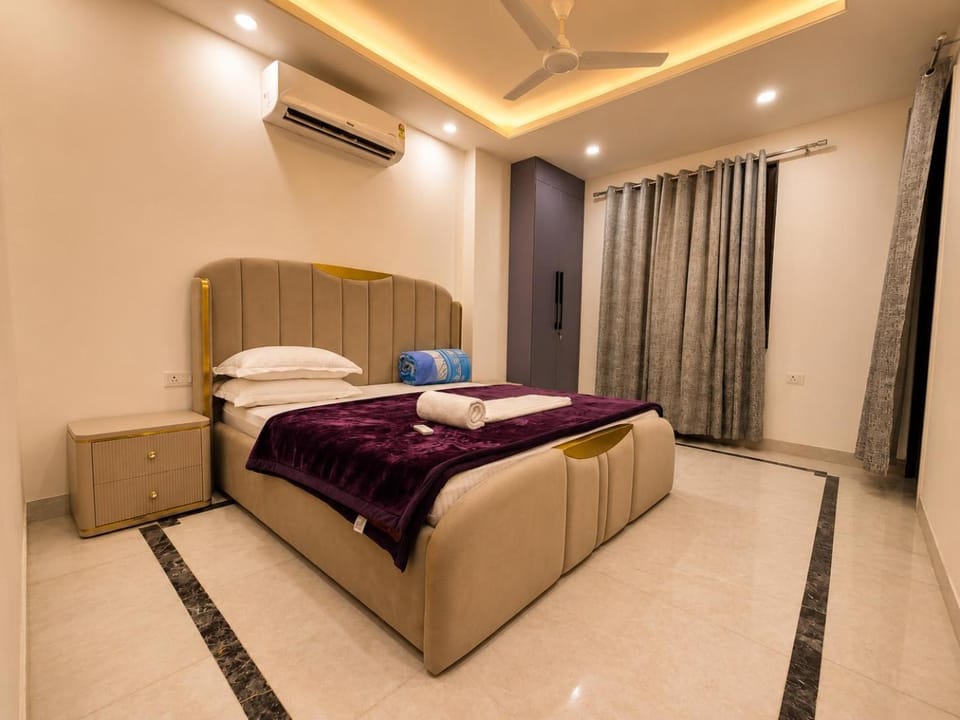 Homlee-Gold-4BHK-Lift-Parking-Vasant Kunj Apartment in New Delhi