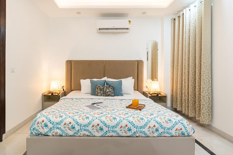 Bed, Photo of the whole room, air conditioner