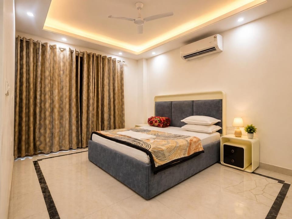 Homlee-Gold-4BHK-Lift-Parking-Vasant Kunj Apartment in New Delhi