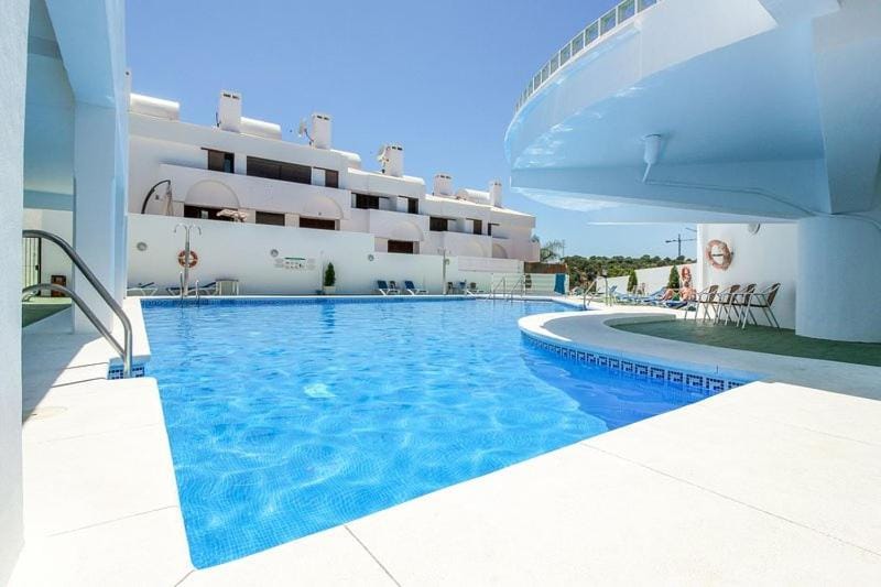Pool view, Swimming pool, sunbed