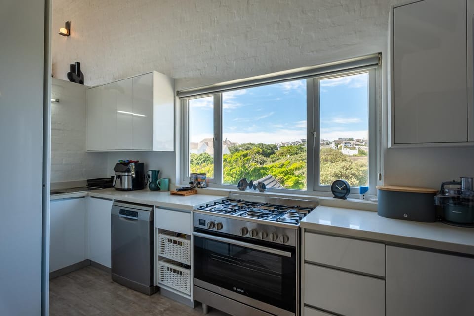 Kitchen or kitchenette, oven, stove
