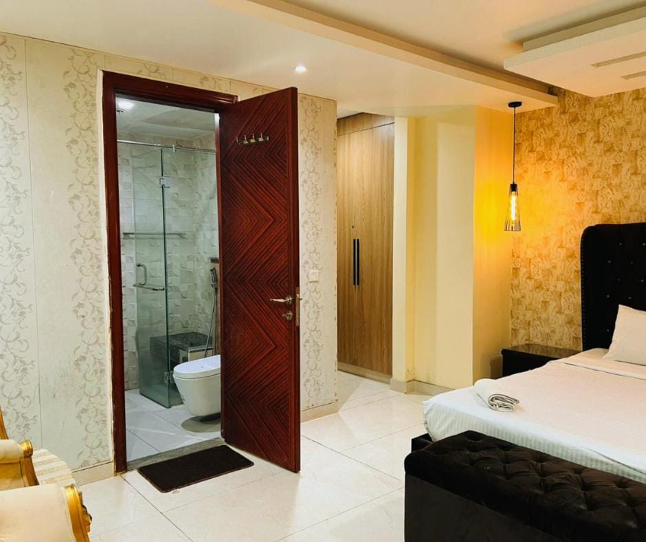 Bathroom, Bedroom, wardrobe