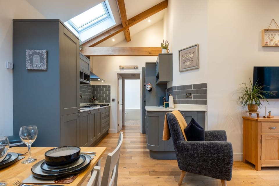 Beautiful 2 Bedroom Barn in Cerney Wick Apartment in Cotswold District