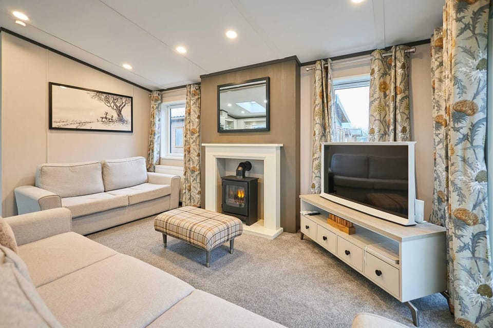 Malton Pines Lodge with Hot Tub Chalet in England