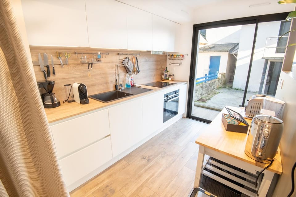 Coffee/tea facilities, Kitchen or kitchenette, dishwasher, heating, internet, microwave, pet friendly, stove, toaster