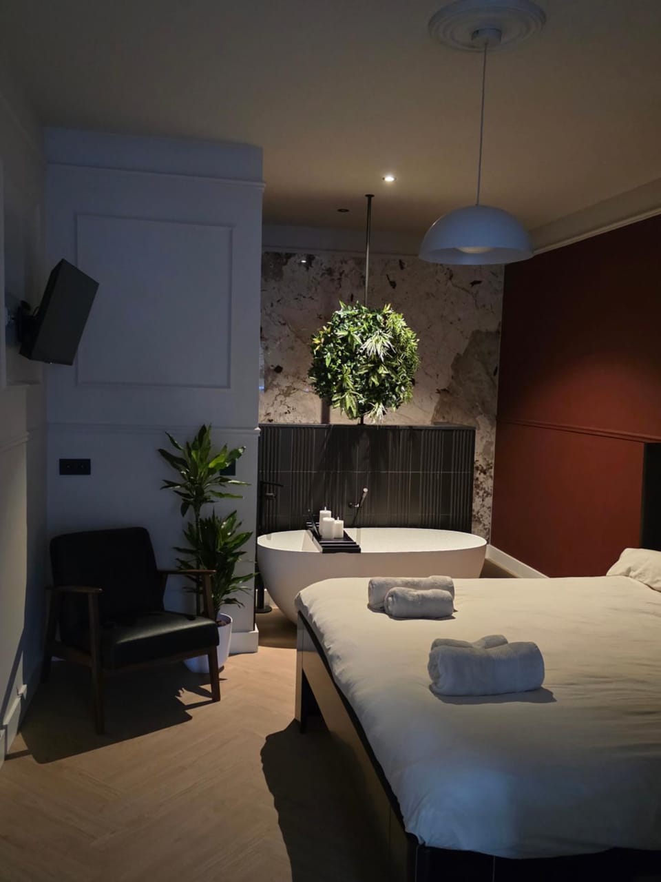 Bed, Photo of the whole room, Bedroom