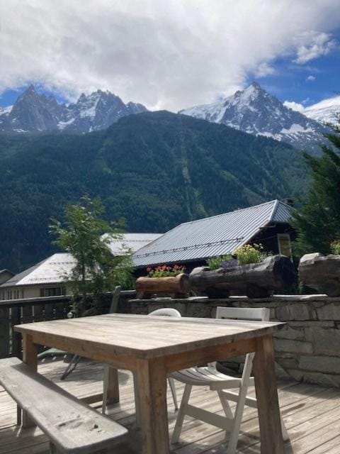 Spacious 2 bedroom apt with terrace Chamonix center Apartment in Chamonix