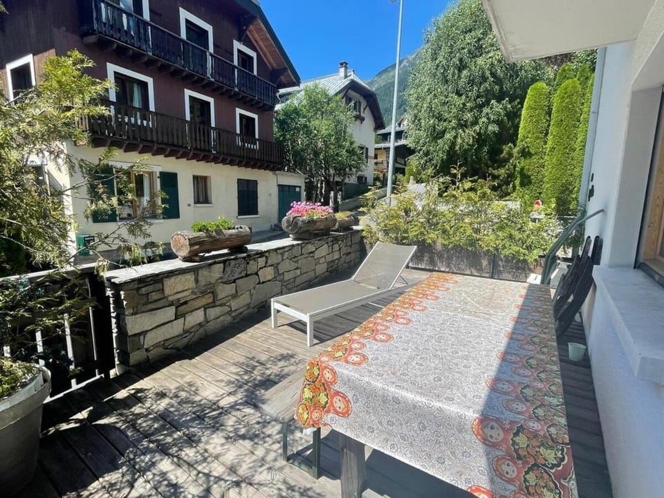 Spacious 2 bedroom apt with terrace Chamonix center Apartment in Chamonix