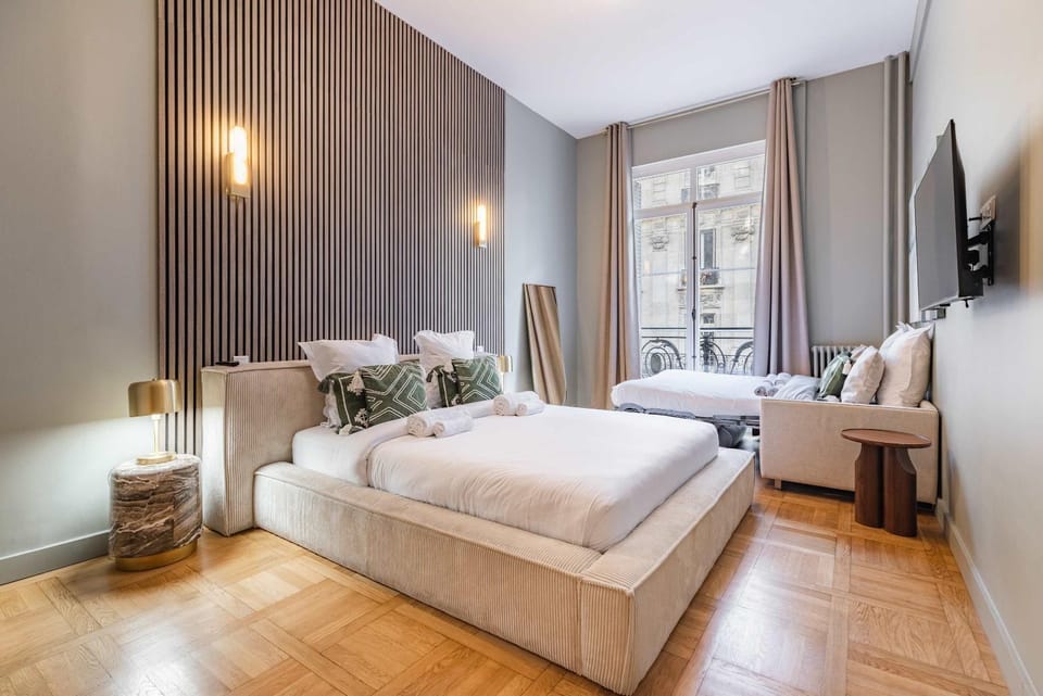 Spacious and elegant 2BR airconditioned Trocadéro Apartment in Paris