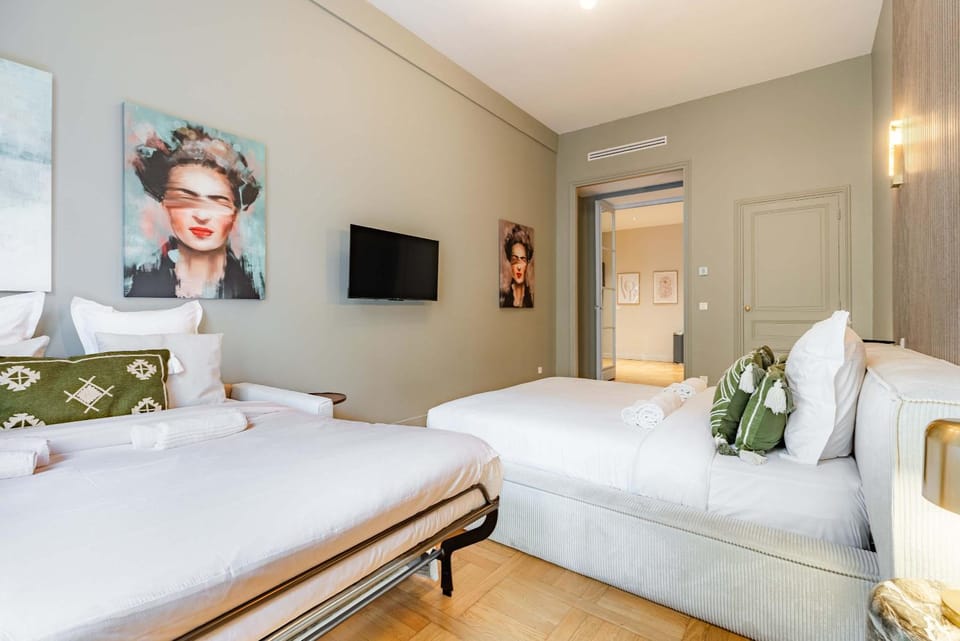 Spacious and elegant 2BR airconditioned Trocadéro Apartment in Paris