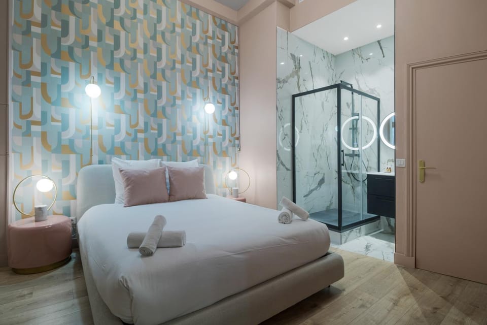 Shower, Bed, Bedroom