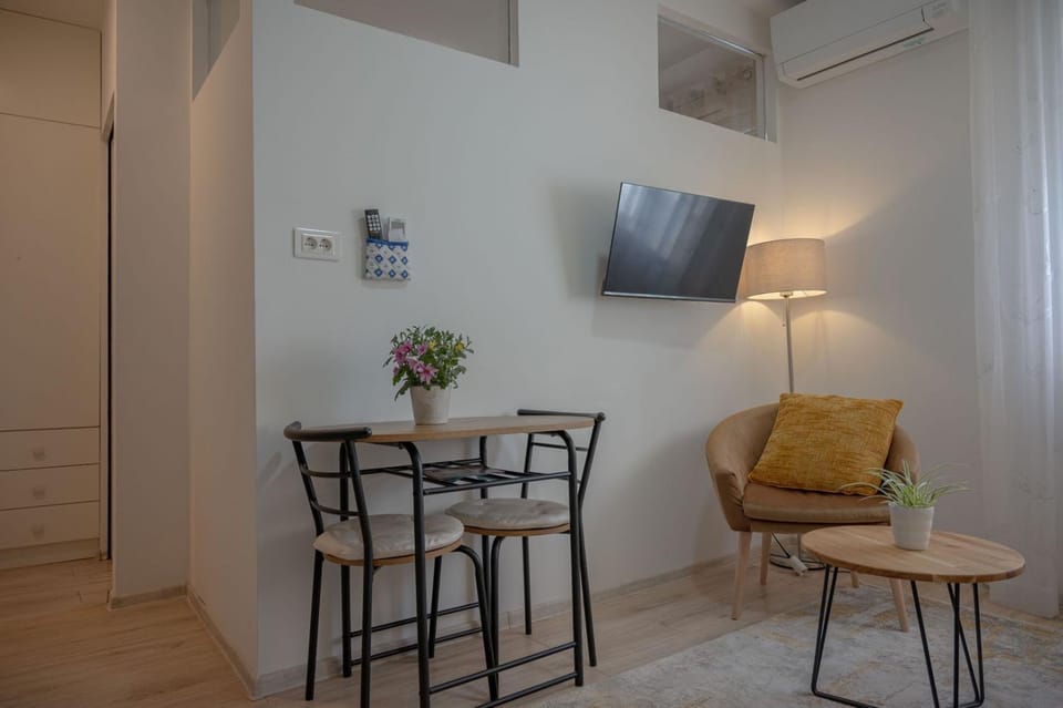Living room, Dining area, air conditioner