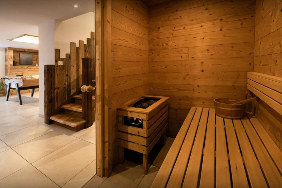 Sauna, Area and facilities