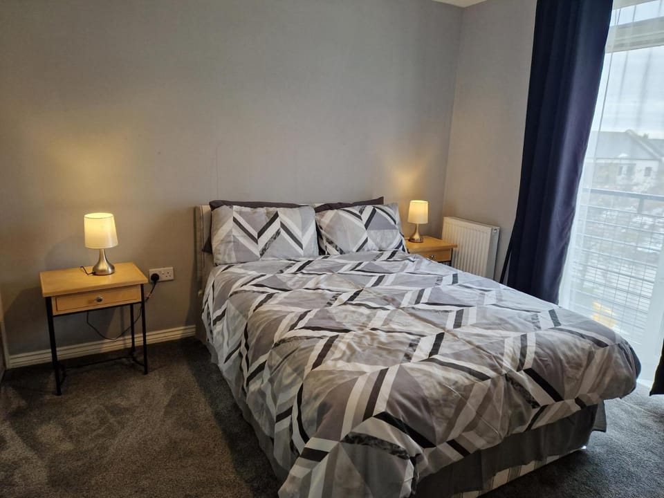 Morden 2 Bed Apartment, with parking near city centre Apartment in Coventry