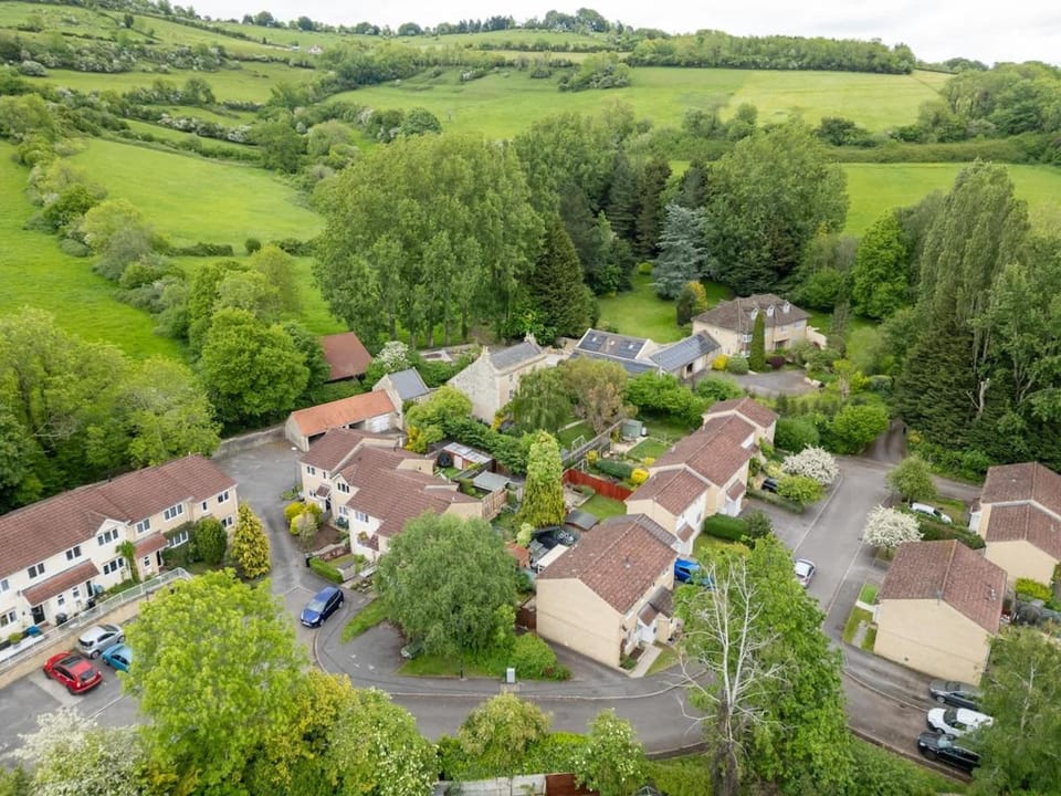 Neighbourhood, Bird's eye view