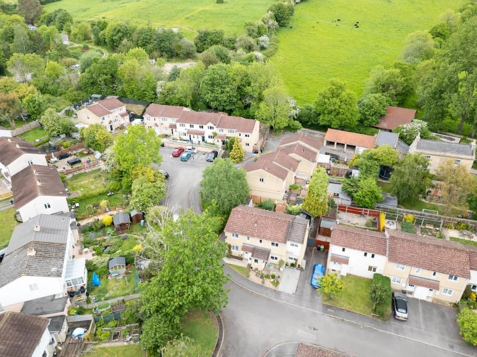 Neighbourhood, Bird's eye view