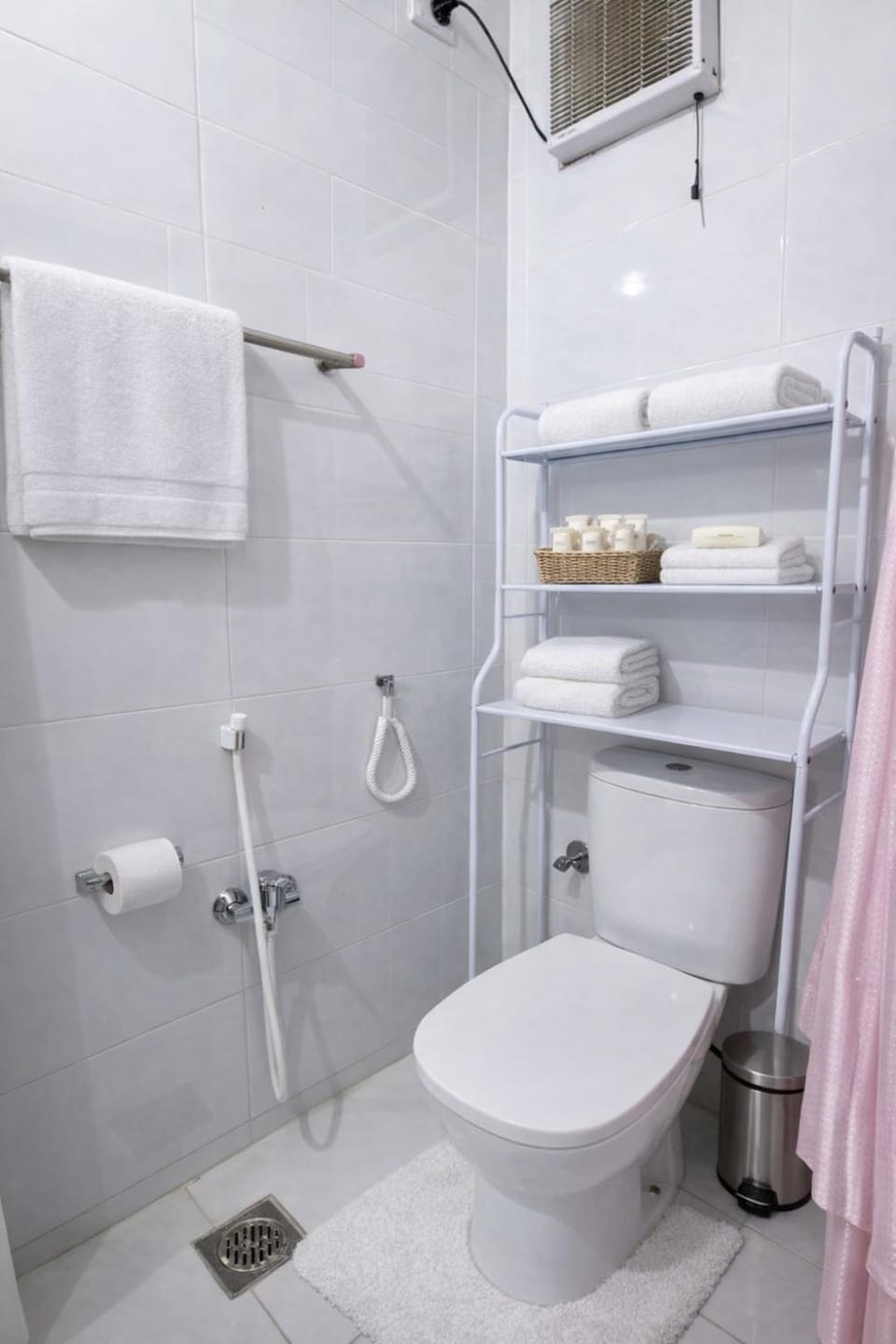 Shower, Toilet, Bathroom, towels