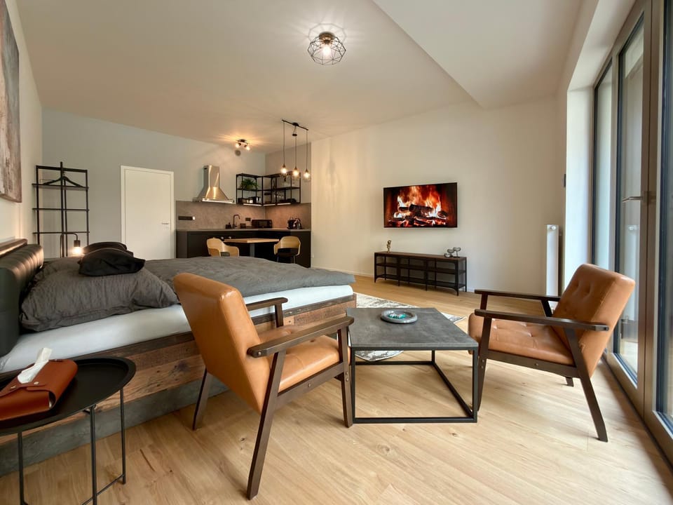 Bed, TV and multimedia, Living room, Seating area