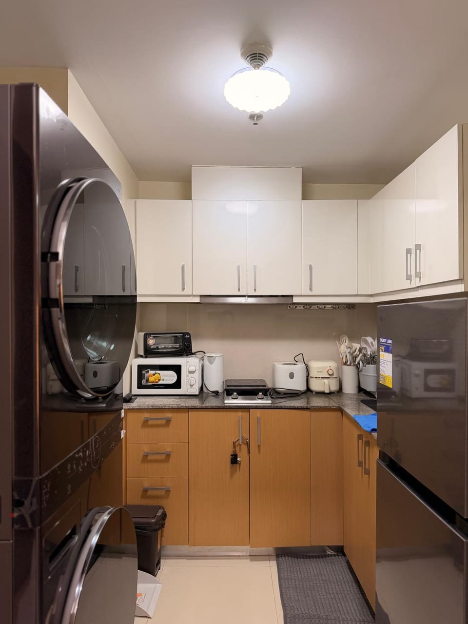 Cozy Modern- King Bed- City View Apartment in Makati