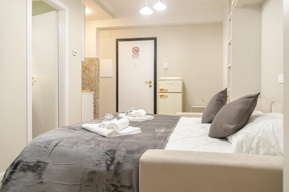 Bed, Living room, Seating area, Bedroom, wardrobe