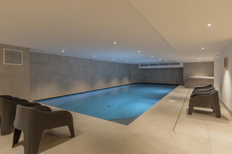 Swimming pool, Swimming pool