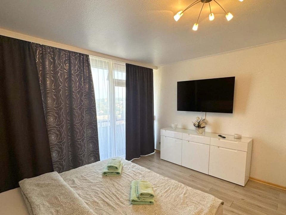 TV and multimedia, Photo of the whole room, Bedroom