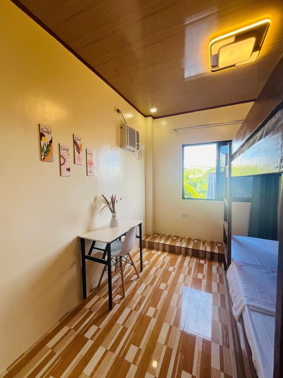 Bedroom, bunk bed, air conditioner