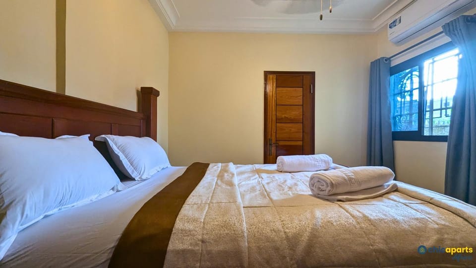 Photo of the whole room, Bedroom, air conditioner