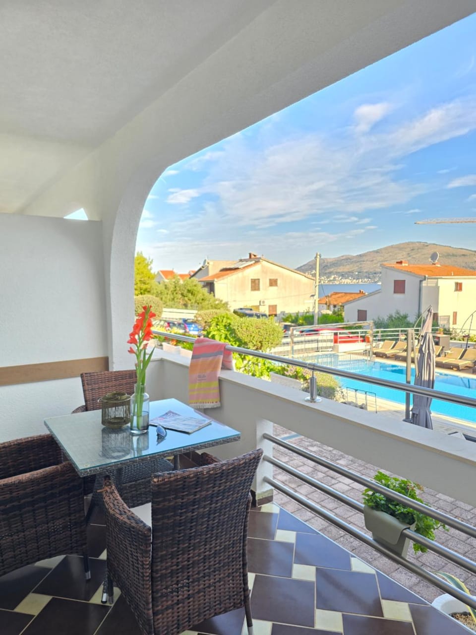 Apartments Silva with a view of sea Apartment in Okrug Gornji