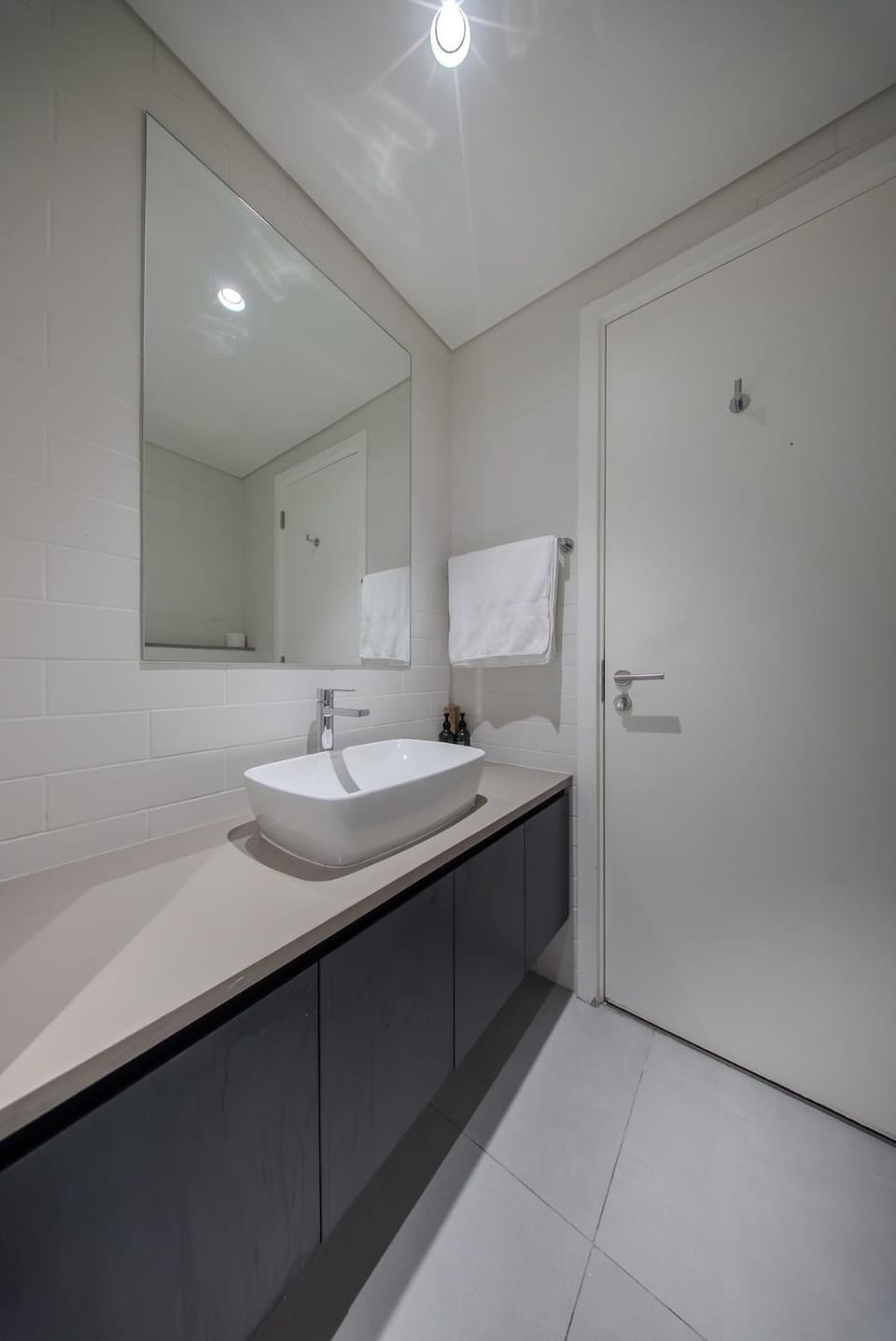 1BR Aljada Poolview Apartment - 2WC - Balcony - Riff Apartment in Al Sharjah