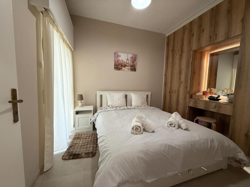 Bed, Photo of the whole room, Bedroom, towels, wardrobe