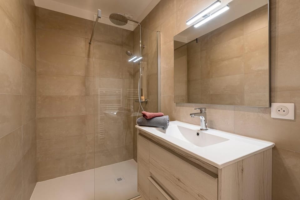 Shower, Bathroom