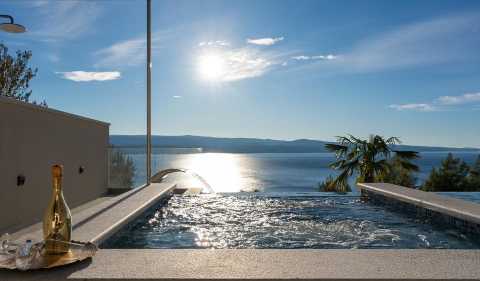 Sea view, Swimming pool