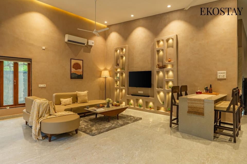 Communal lounge/ TV room, TV and multimedia, Living room, Seating area, Evening entertainment, air conditioner