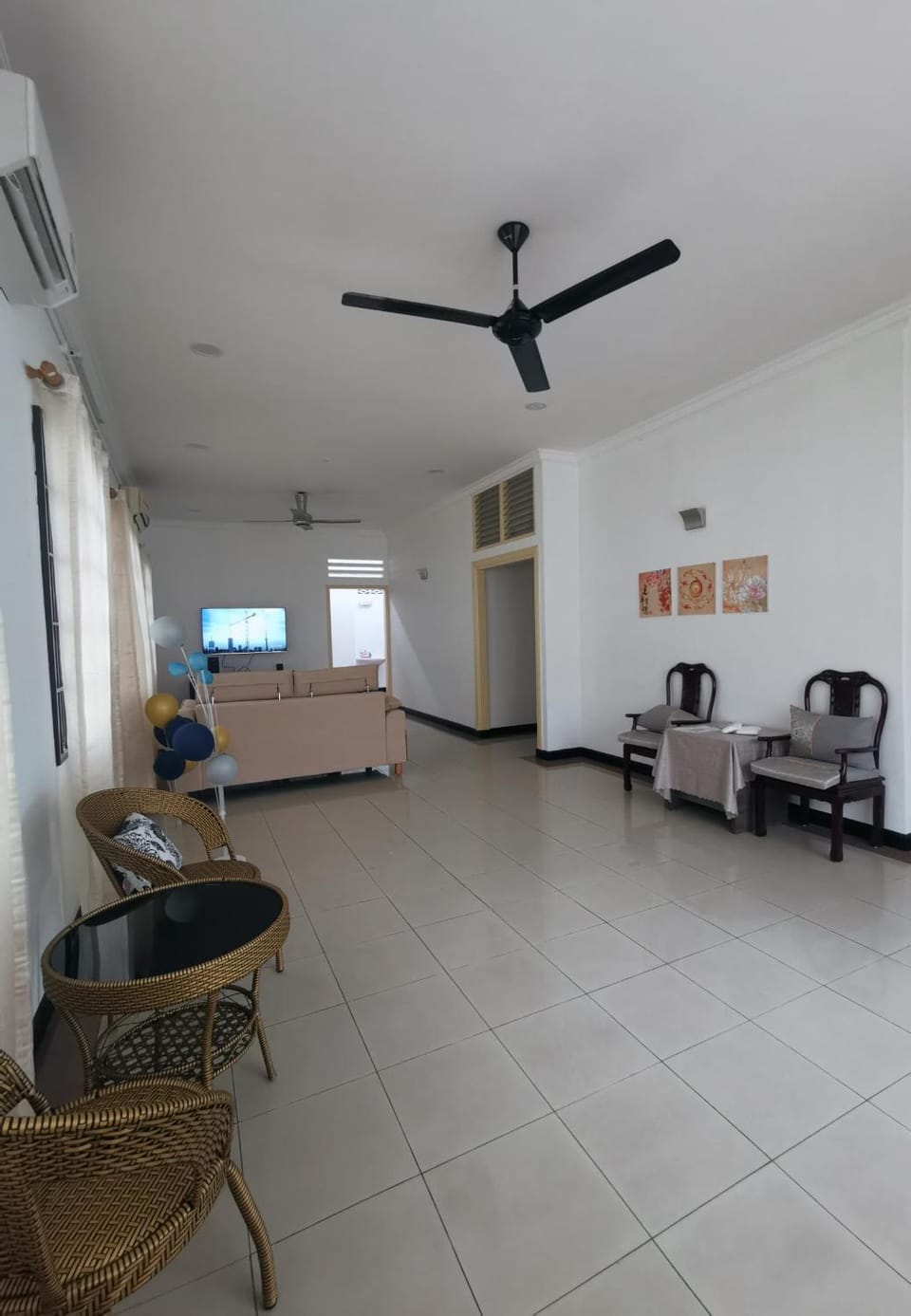 Communal lounge/ TV room, Living room, Seating area, air conditioner