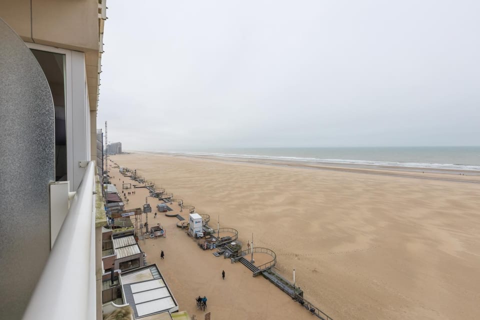 LECOMTE - The Coastal Shoreline 139 Apartment in Ostend