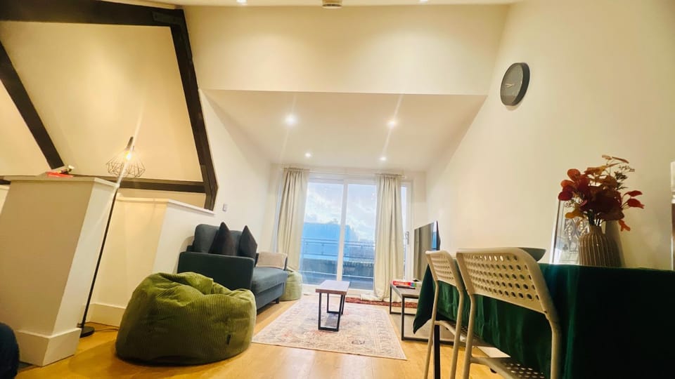 Home Away Penthouse London Bed and Breakfast in London Borough of Hackney