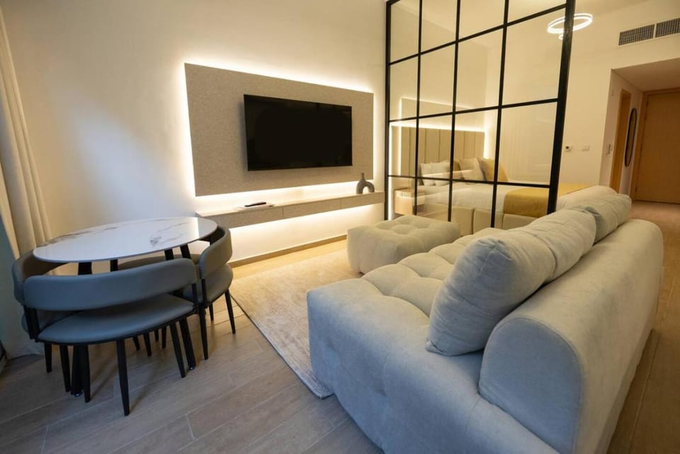 Yas Island Resort with Beach Access - COSY STUDIO Apartment in Abu Dhabi