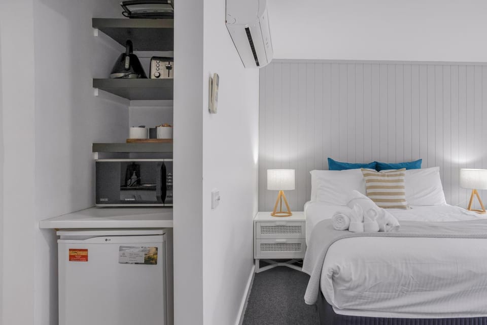 Bay View - Palm Springs Apartment in Lorne