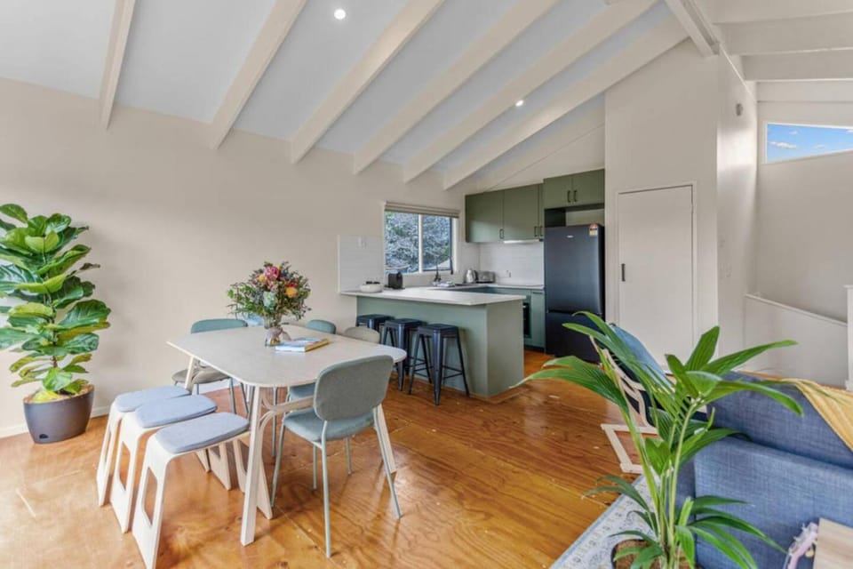 The Balcony - pet friendly! House in Torquay