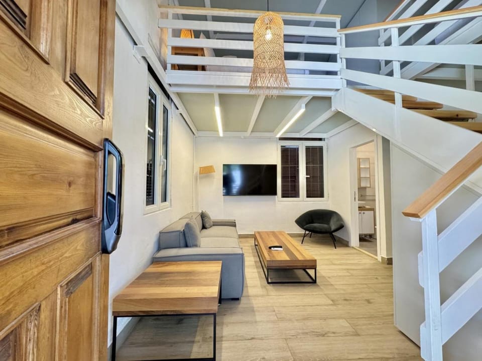 The Square House - Berbara House in Africa