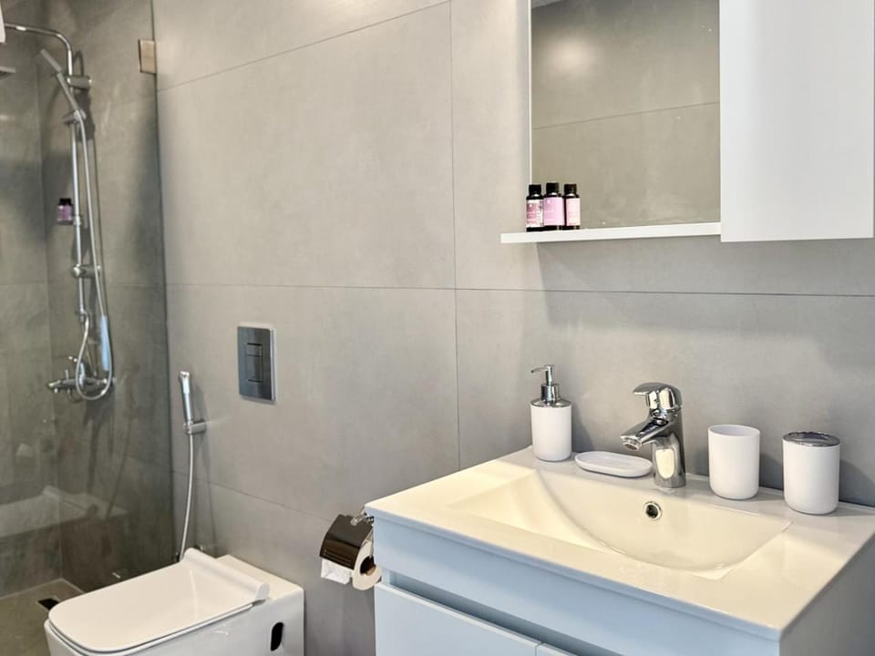 Shower, Toilet, Bathroom