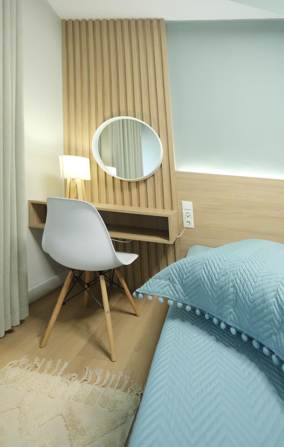 Photo of the whole room, Bedroom