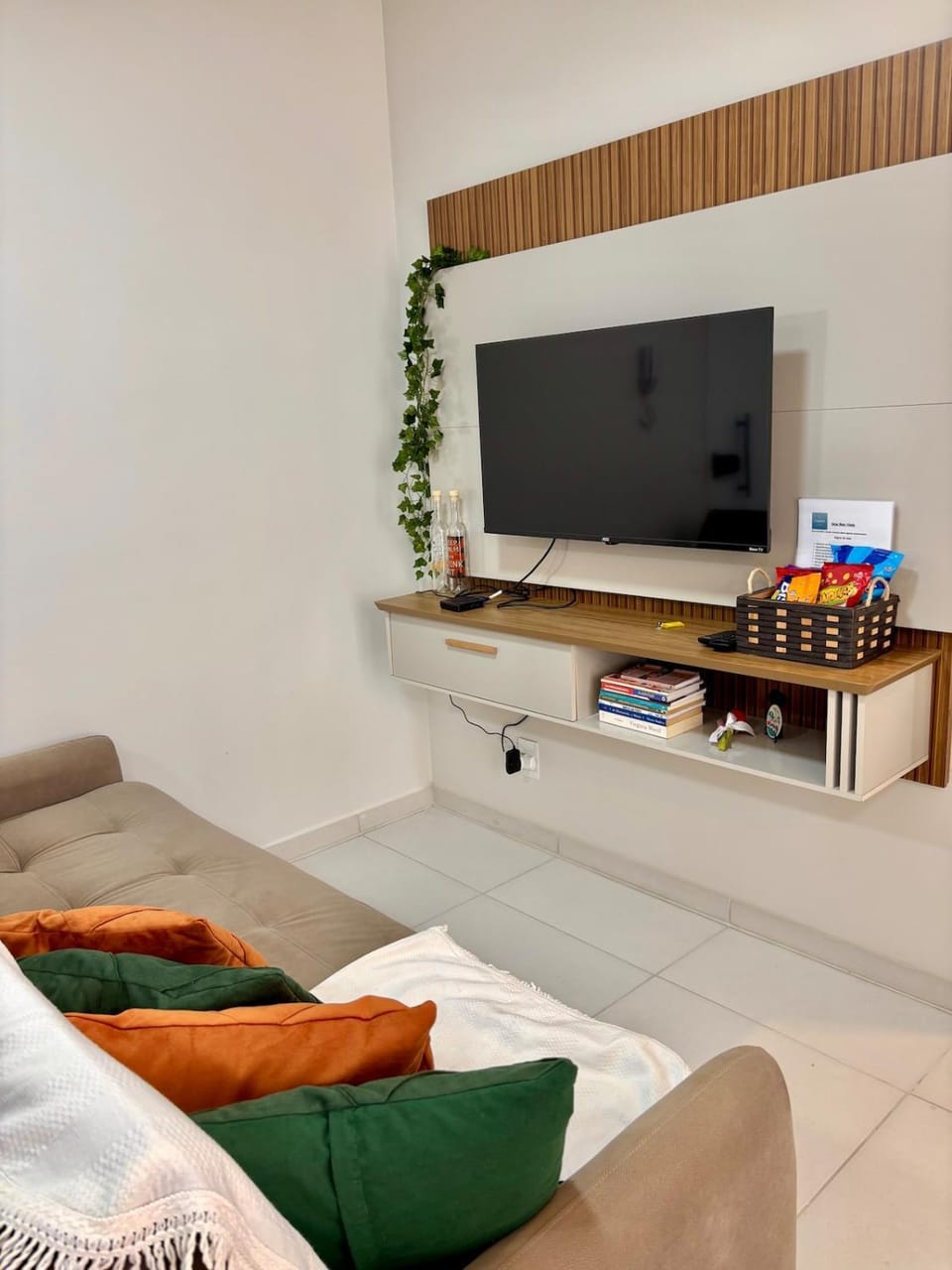Bed, TV and multimedia, Living room, Seating area