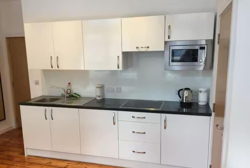 Modern Studio, 1st floor, King Street Views Apartment in Nottingham