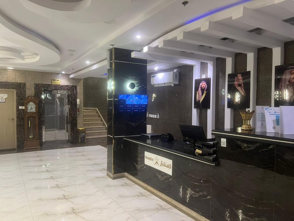 Lobby or reception, elevator